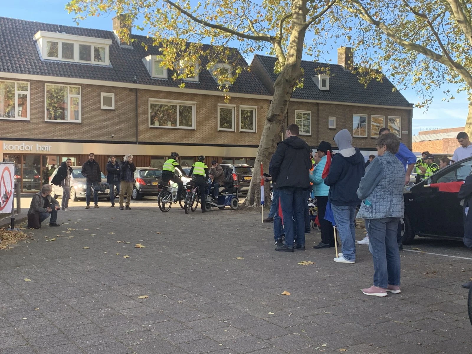 Engelli Hollandalı’dan cami yapımını protesto edenlere tepki