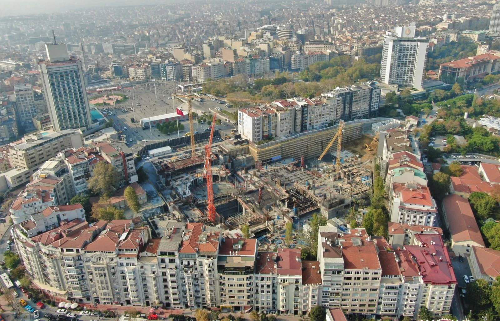 İstanbul'un sembol binası yenileniyor! Sahne göründü