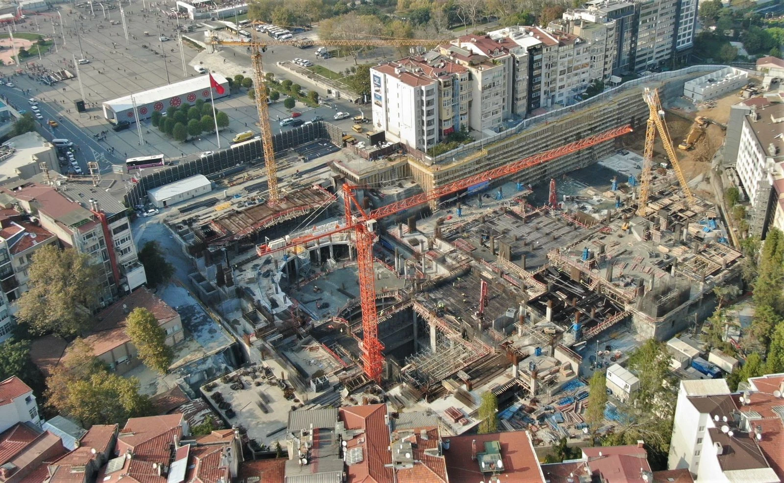 İstanbul'un sembol binası yenileniyor! Sahne göründü
