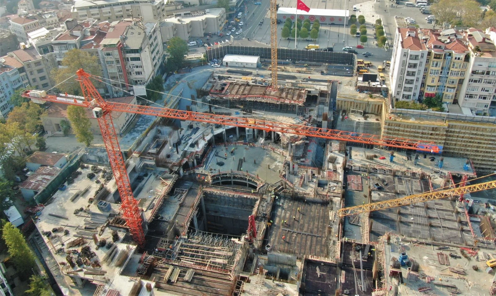 İstanbul'un sembol binası yenileniyor! Sahne göründü