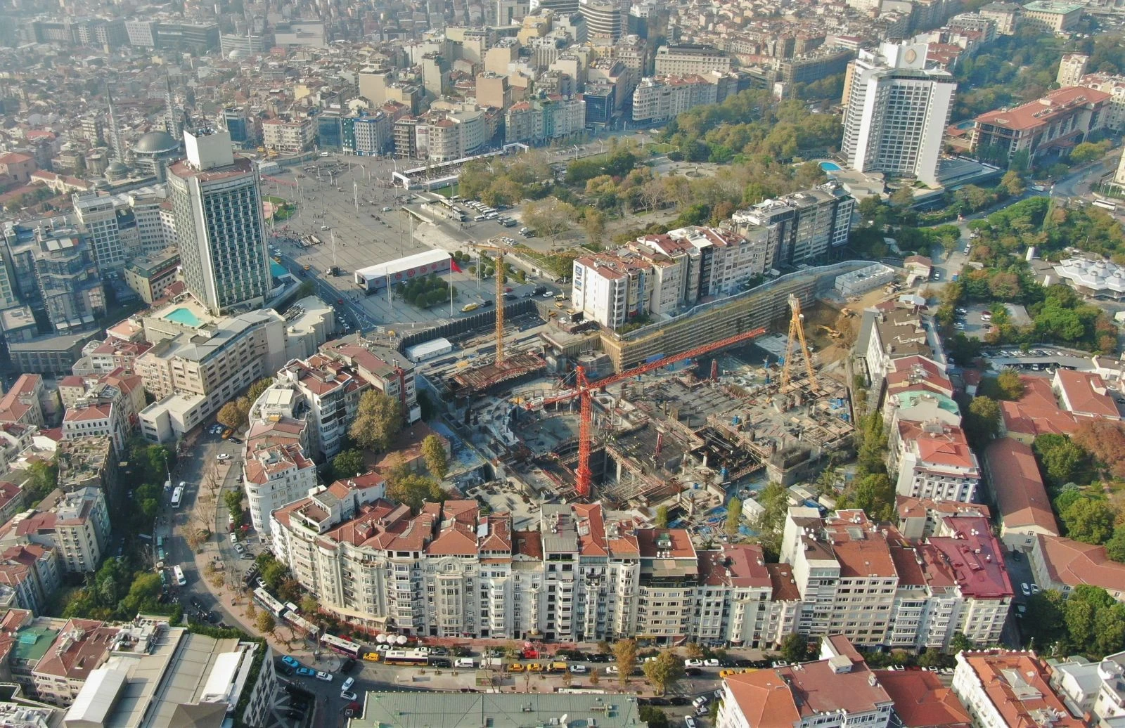 İstanbul'un sembol binası yenileniyor! Sahne göründü