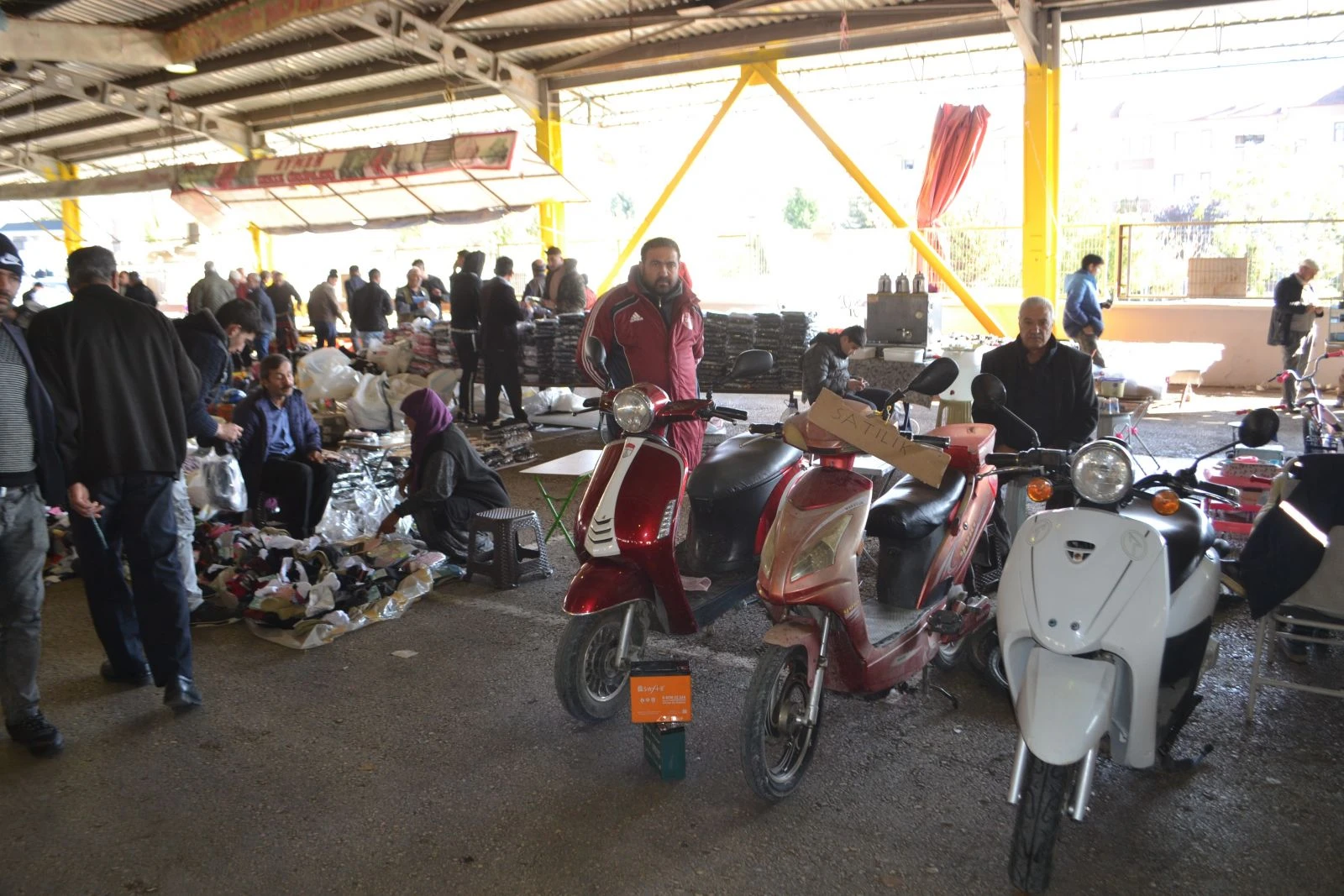 Bu pazarda ne ararsan var