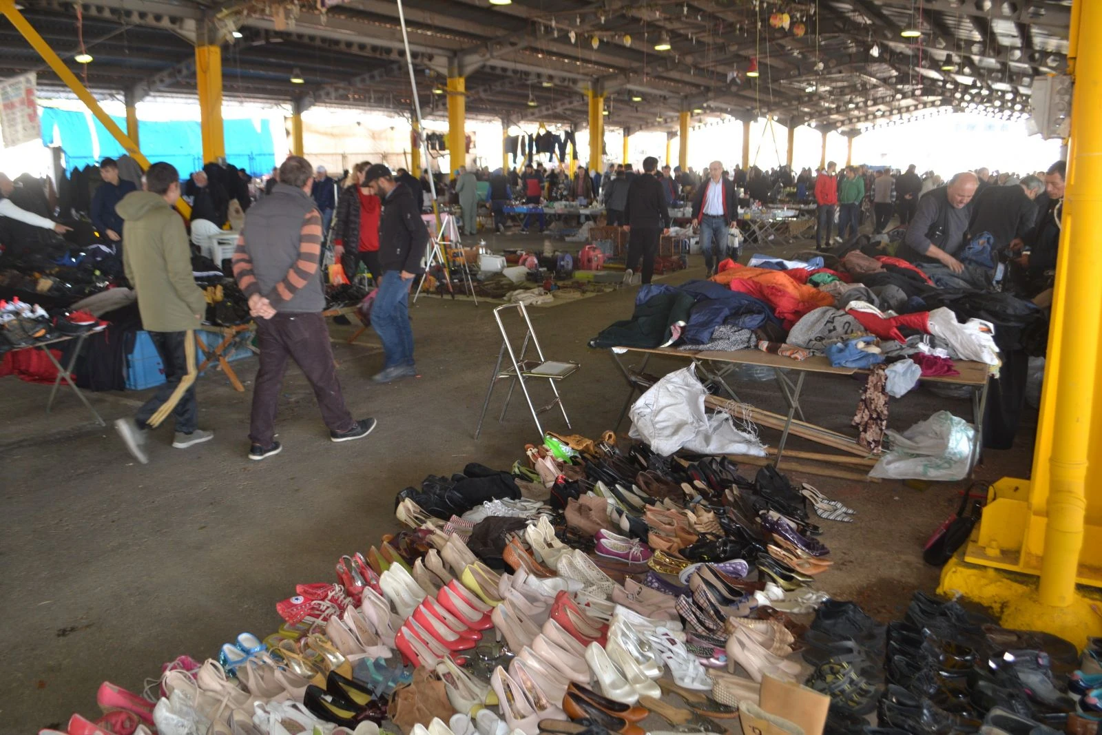 Bu pazarda ne ararsan var