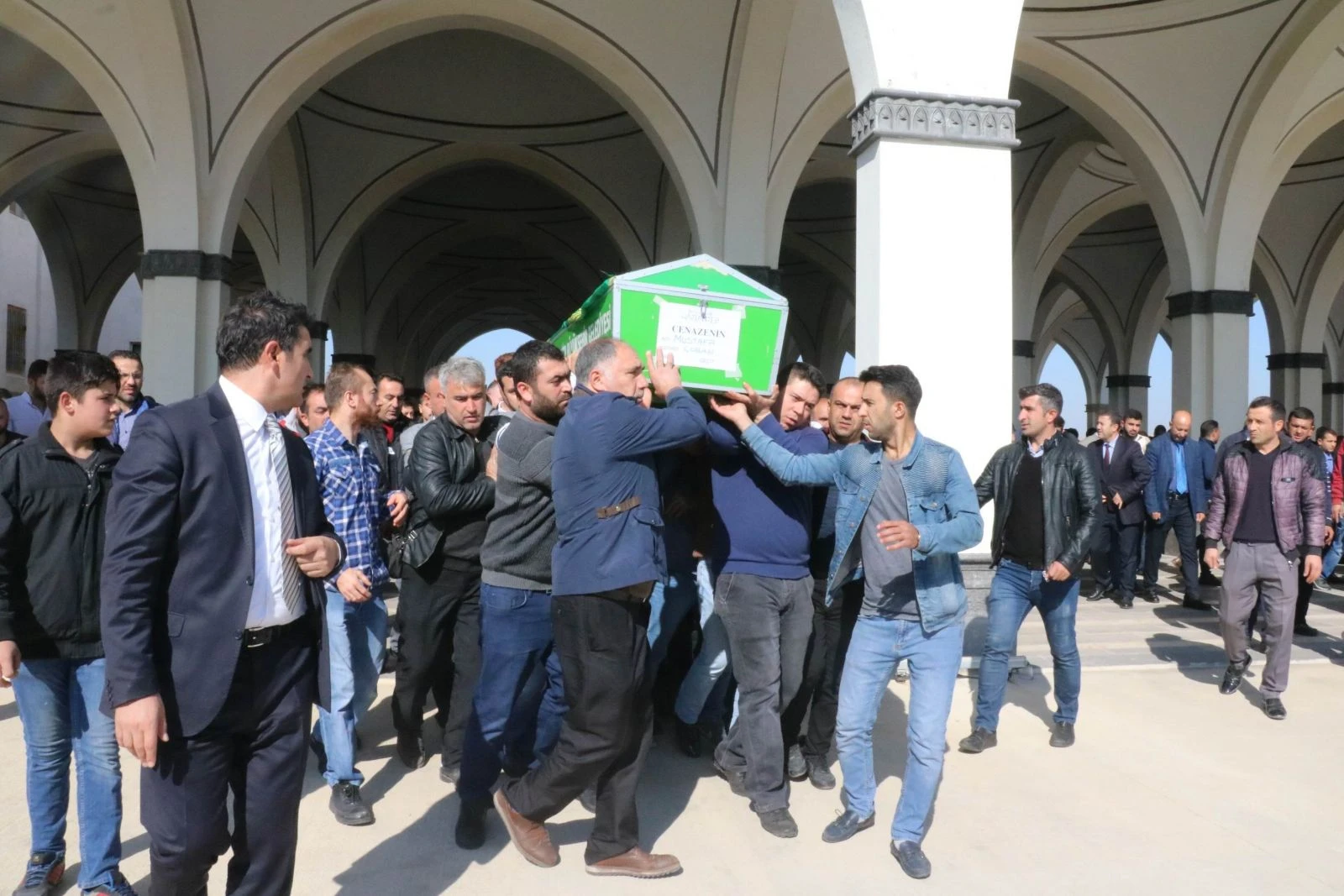 Sıkıştığı dev mikserde feci şekilde ölmüştü! Küçük kardeşi yürekleri dağladı