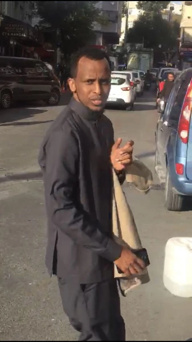 Taksici telefonunu unutan turistten 150 lira aldı