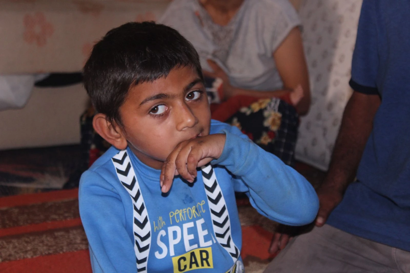 Minik Yusuf'un dramı: Ailesi ellerini plastik şişeye bağlıyor