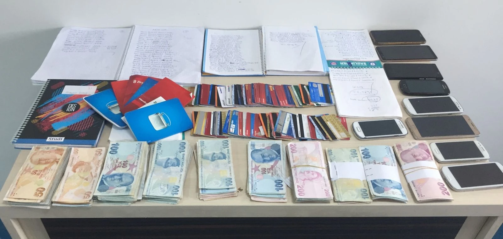 Peruklu bahis şebekesi çökertildi