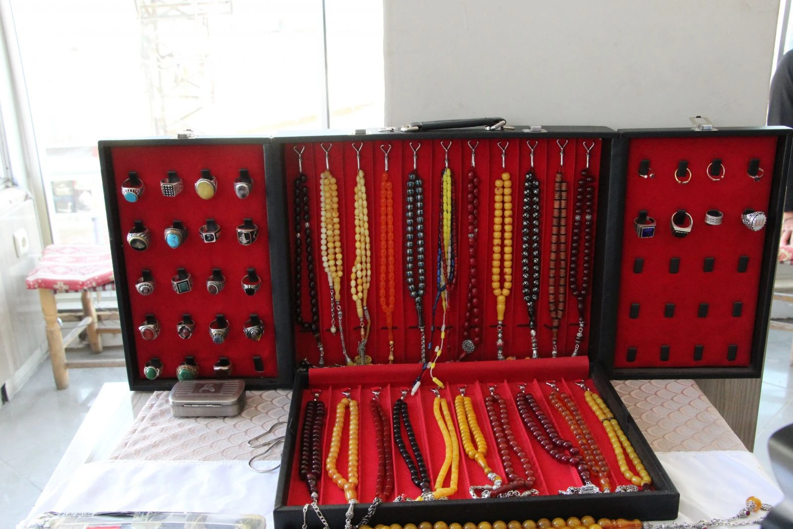 Tespih hastalığı aracından ettirdi