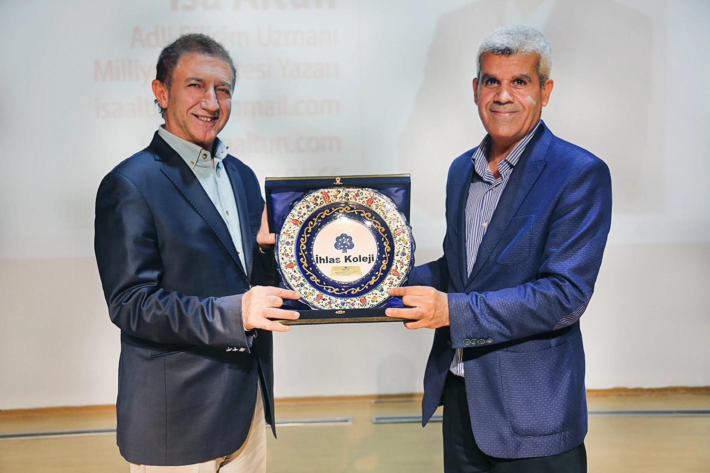 Altun: Telefonunuzdan çok, çocuklarınıza dokunun