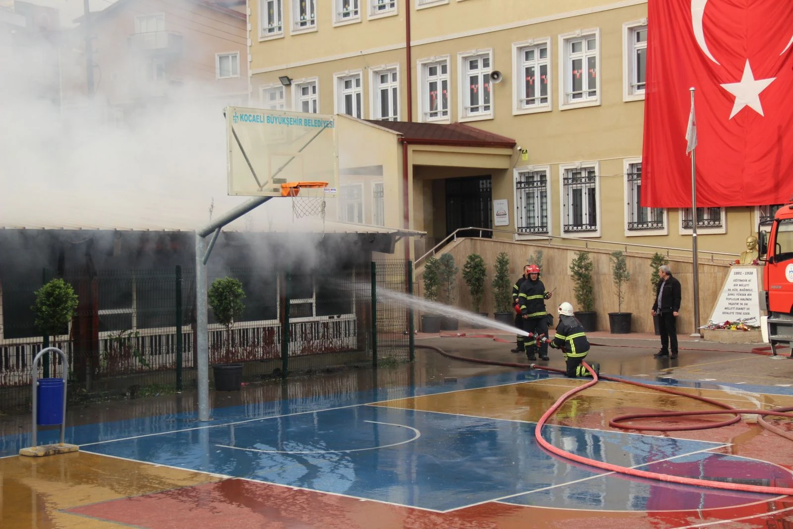 İlköğretim okulunda panik anları!