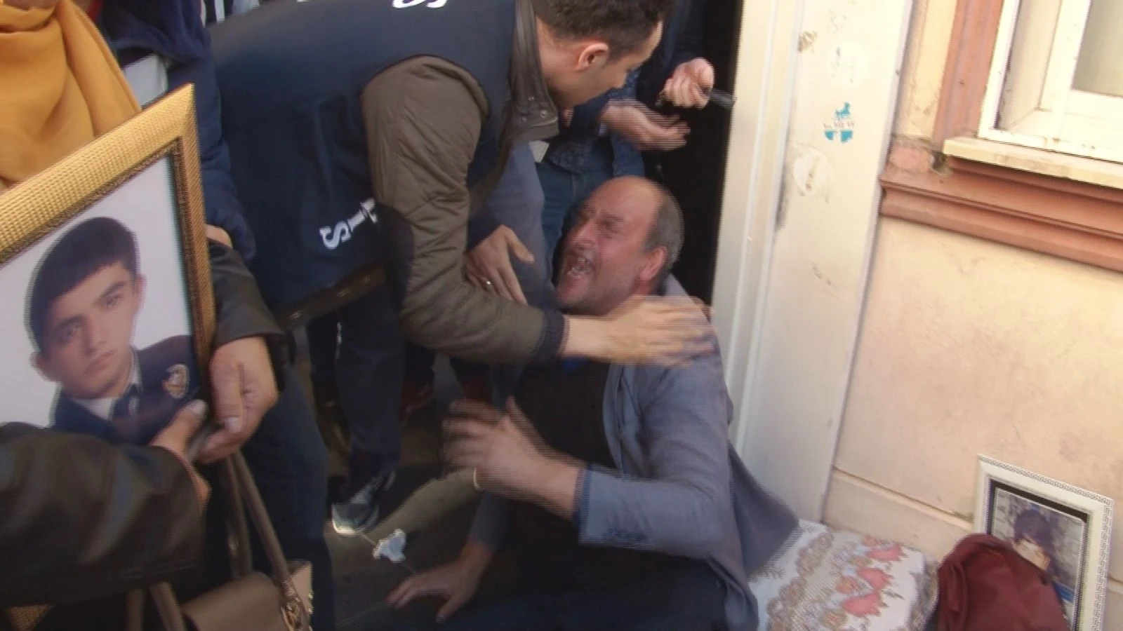 HDP önünde gerginlik