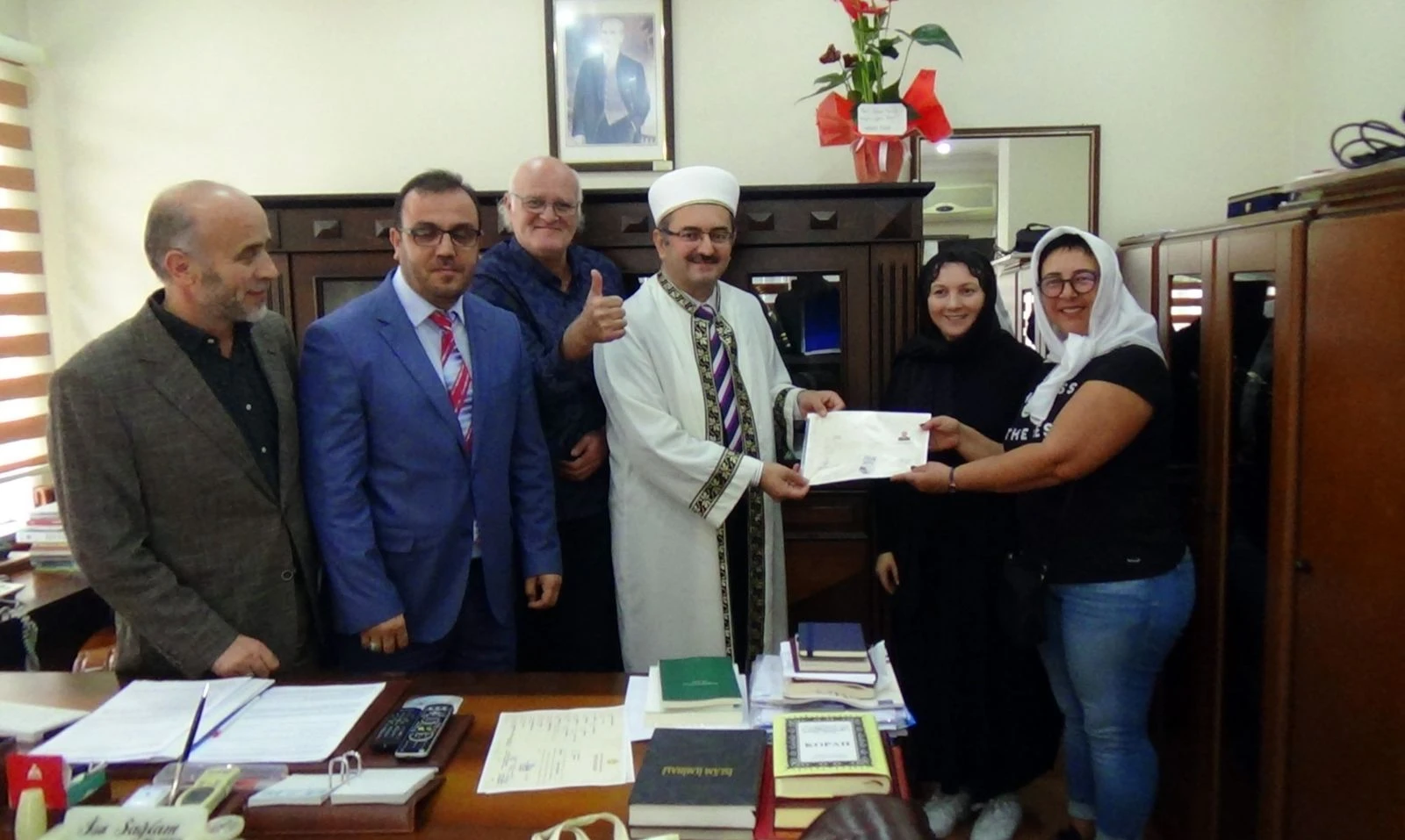 İşaret diliyle Müslüman oldu