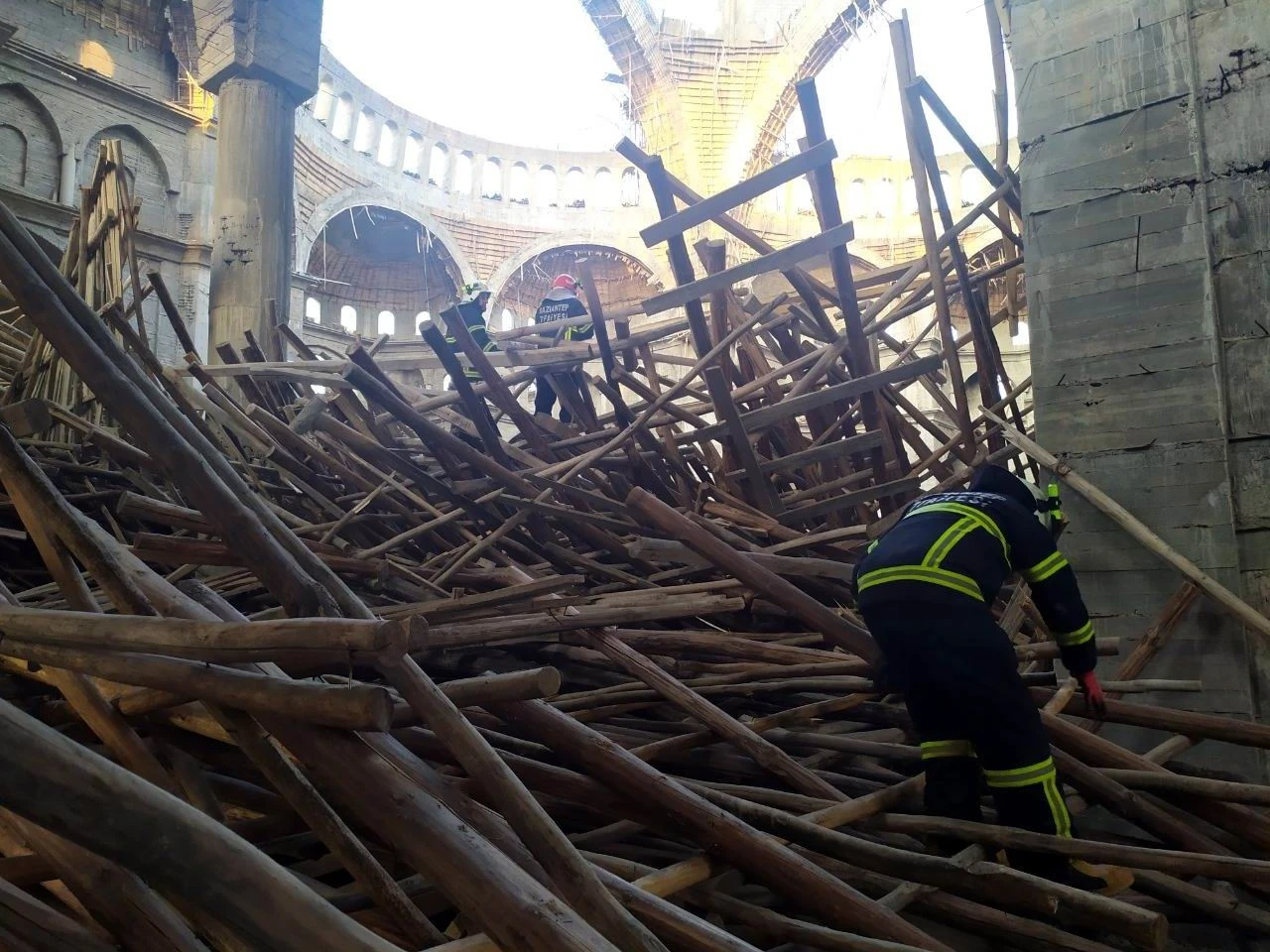 Gaziantep'te cami inşaatında iskele çöktü: 1 işçi kayıp