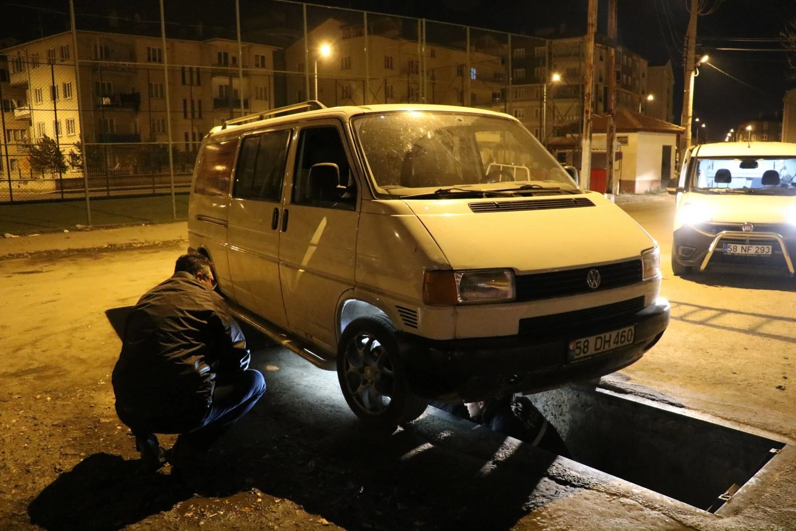 'Balkondan düştü' ihbarına giden polisler korkunç gerçekle karşılaştı