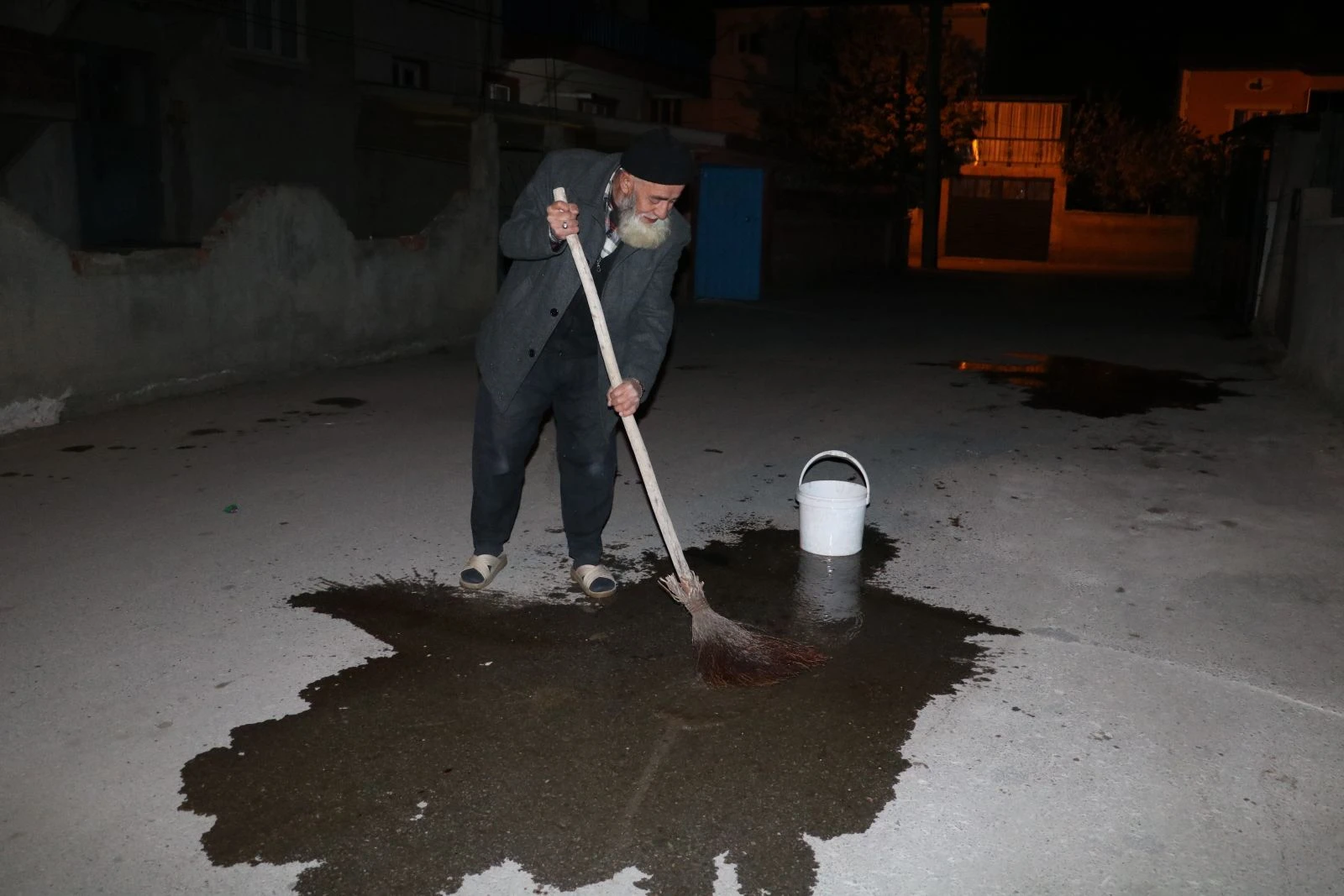 'Balkondan düştü' ihbarına giden polisler korkunç gerçekle karşılaştı