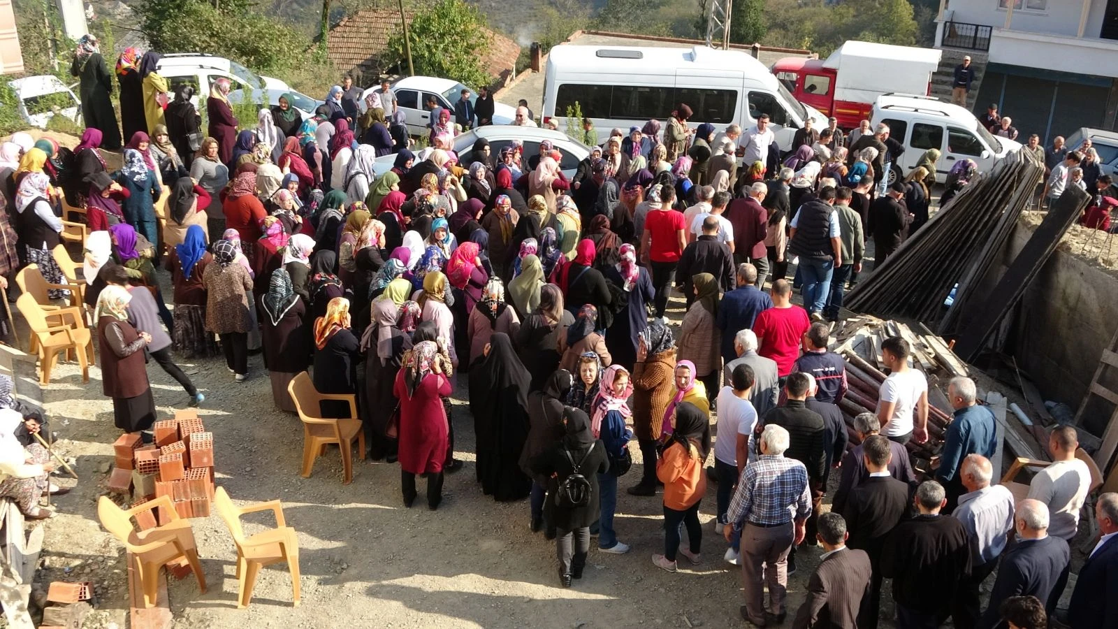 ‘Mavi Balina’ yüzünden intihar ettiği düşünülen liseli toprağa verildi