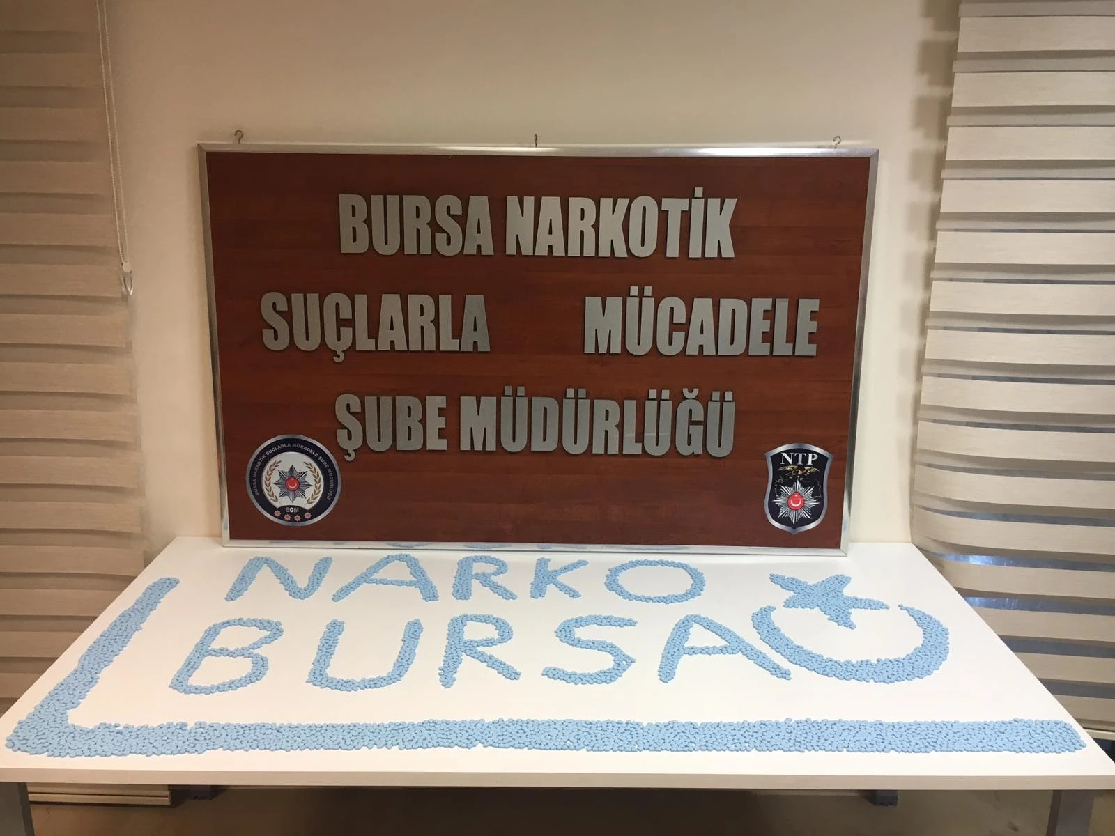 Otomobilde inceleme yapan ekipler şaşkına döndü