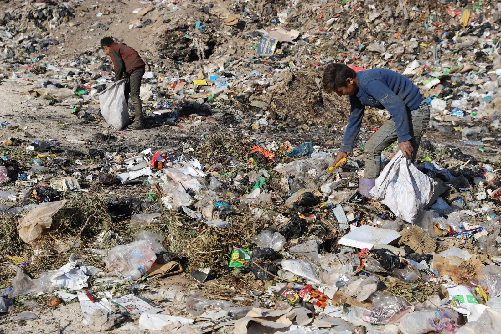 Suriyeli çocuklara anlamlı günde anlamlı sürpriz