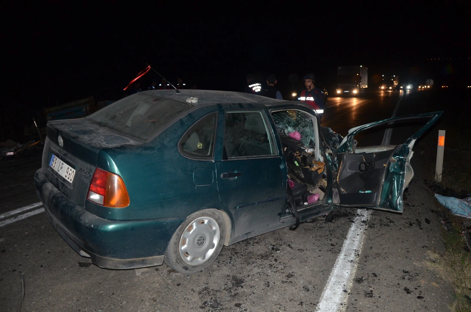 Otomobil patpatla çarpıştı