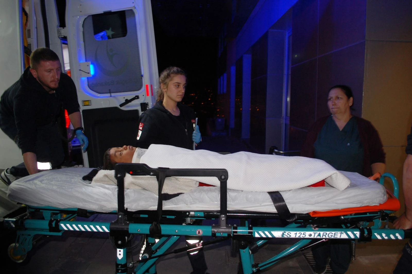 Otomobil patpatla çarpıştı