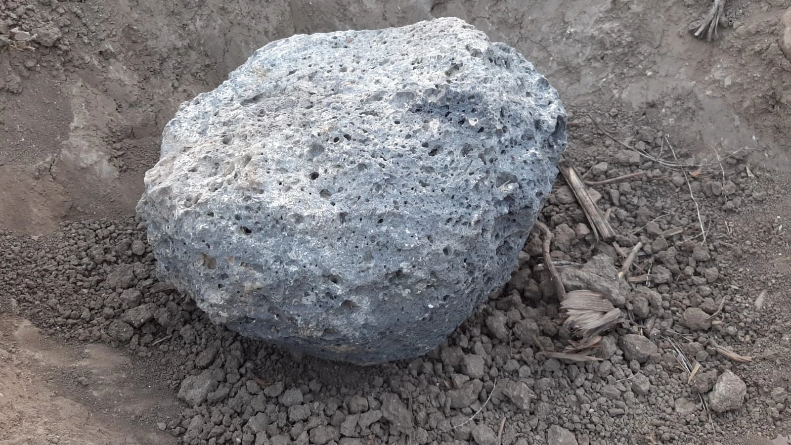 Önce gök gürültüsü duydu sonra ev sallandı! Sabah uyanınca şoke oldu