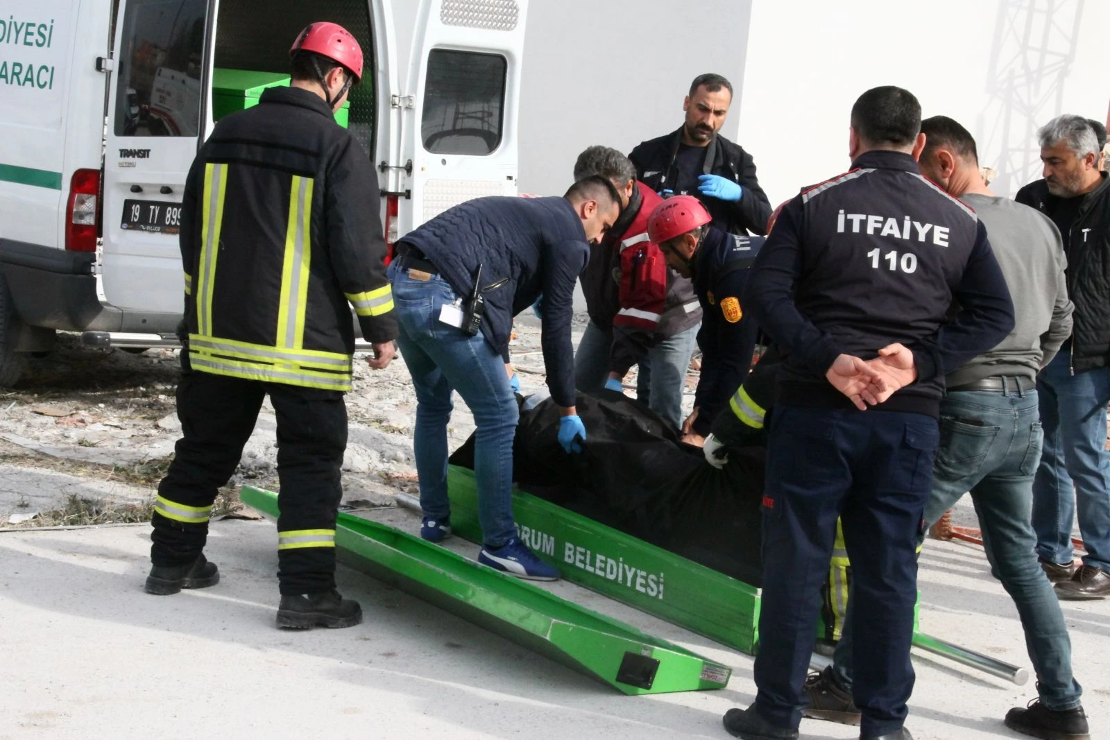 İnşaat asansörü düştü! Ölen işçinin babası gözyaşlarına boğuldu