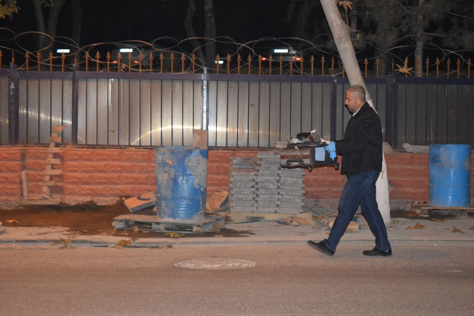 2. Ordu Komutanlığı önünde şüpheli valiz alarmı