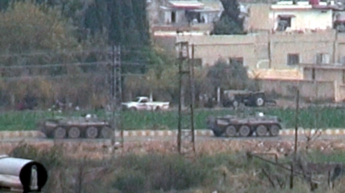 Devriyeden dönen Rus askerlerine teröristler eşlik etti