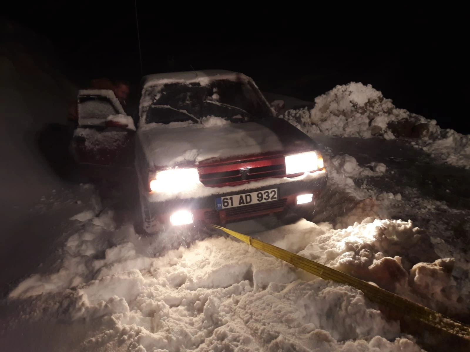 Kar sürücülere zor anlar yaşattı