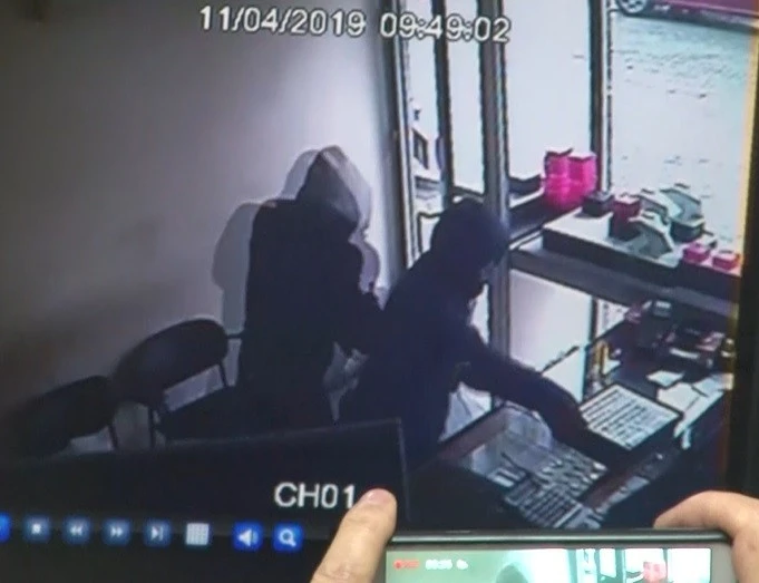 1,2 milyon liralık soygun! Altınları ormana gömmüşler