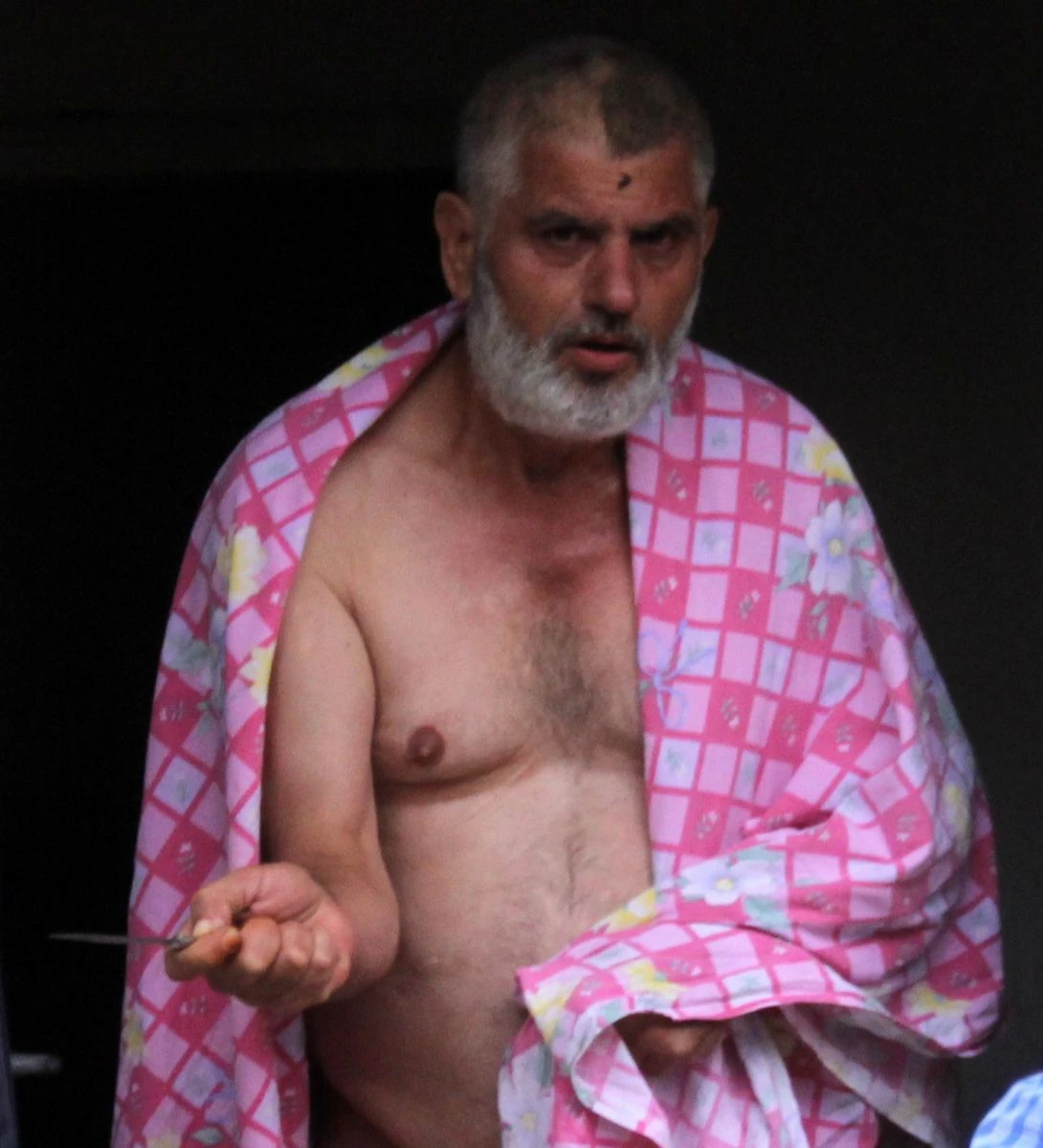 Annesini rehin alan eski boksöre biber gazlı müdahale