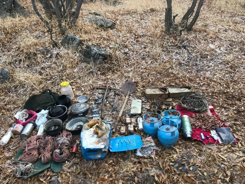 Van’da patlayıcı, elektrikli fünyeler ve 632 mühimmat ele geçirildi