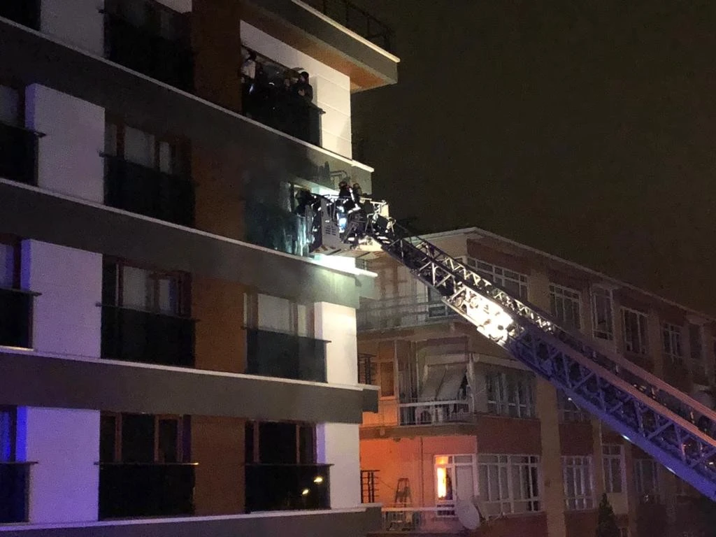 Şizofren kızın çıkardığı yangında annesi öldü