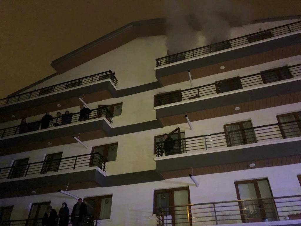 Şizofren kızın çıkardığı yangında annesi öldü