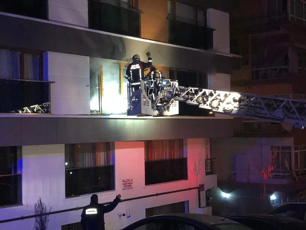 Şizofren kızın çıkardığı yangında annesi öldü