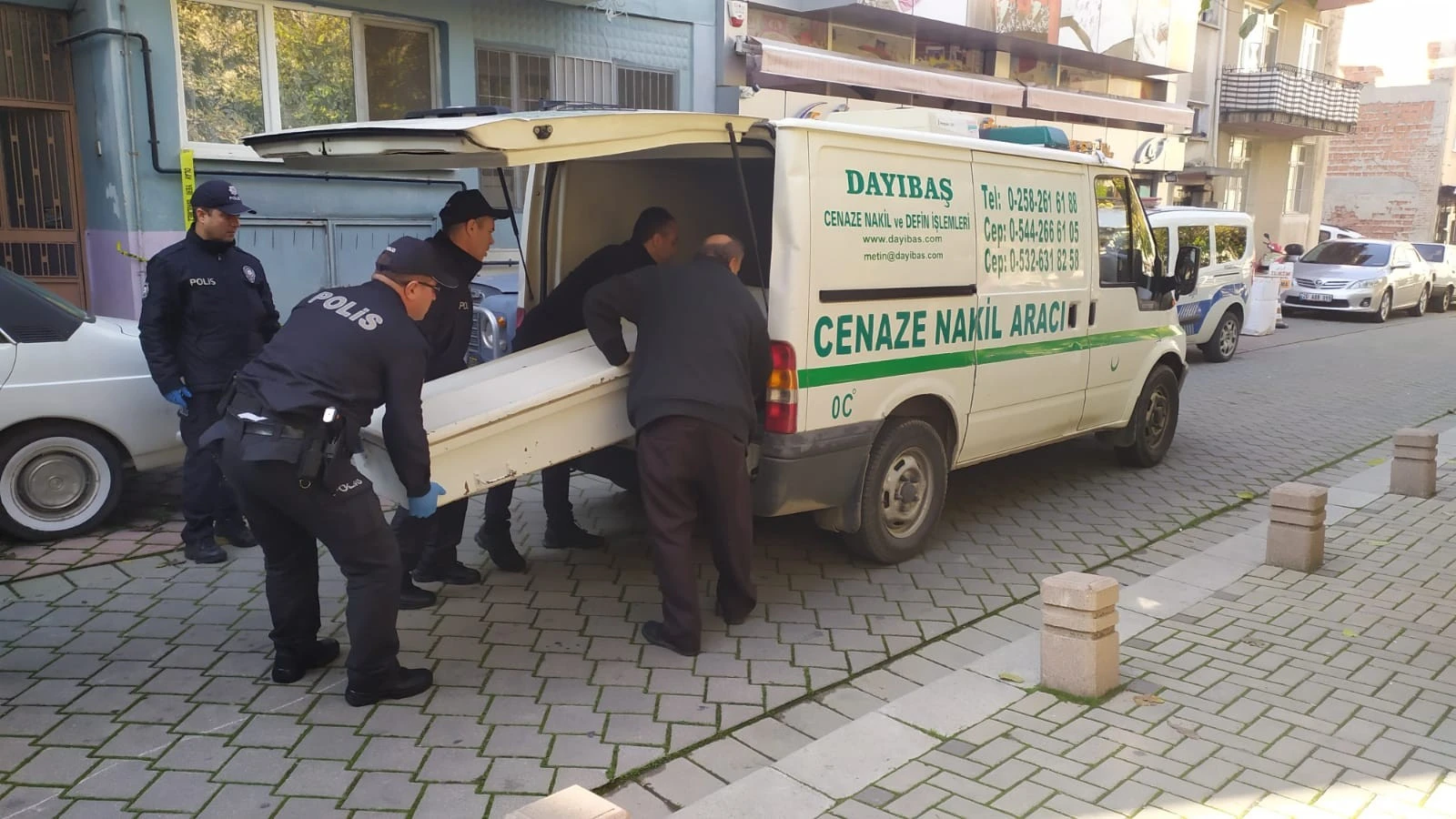 Yabancı uyruklu şahıs 2 arkadaşını yataklarında uyurken öldürdü