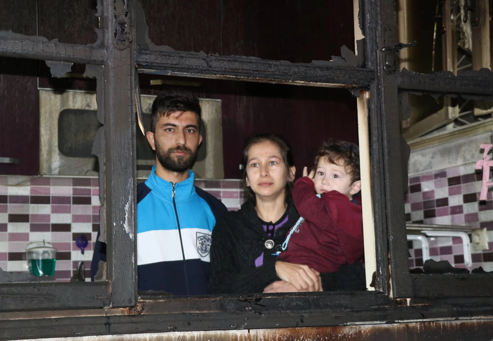 Evleri yanan çiftin gözyaşları