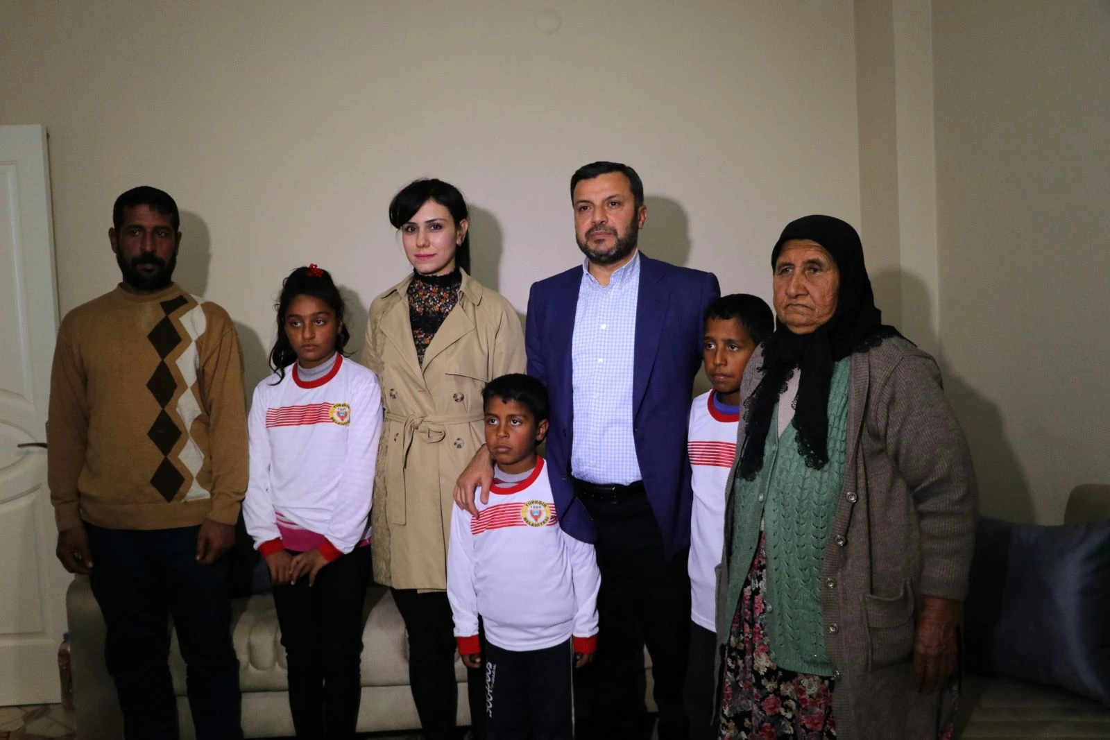 Kardeşi için feryat eden Hatice ailesiyle yeni evlerine kavuştu