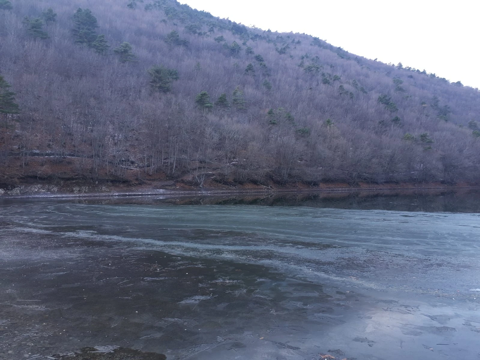 Boraboy Gölü'nün buz tutmuş yüzeyi