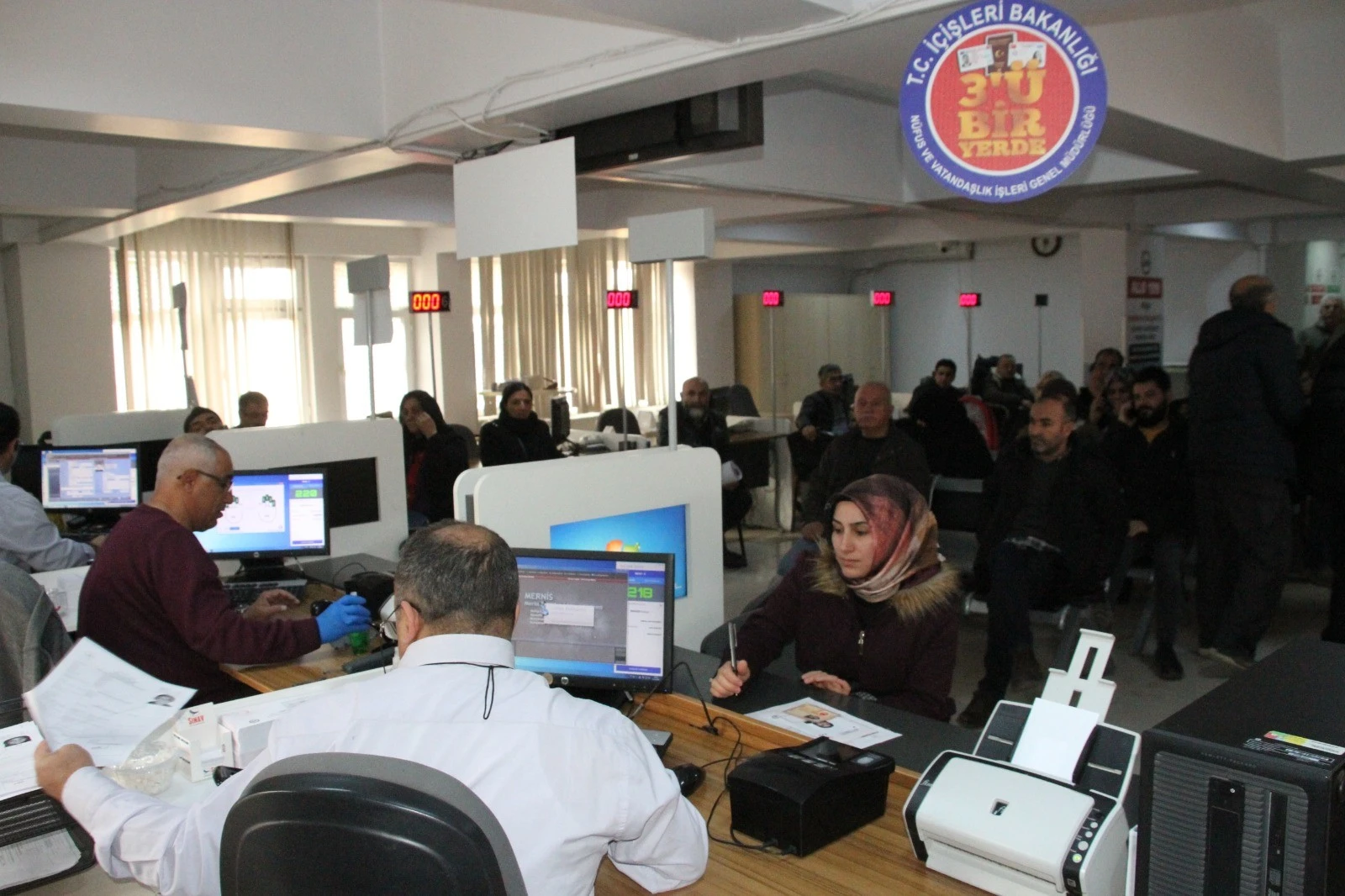 Kimlik kartları için son gün 31 Aralık mı? Vatandaş müdürlüklere koştu