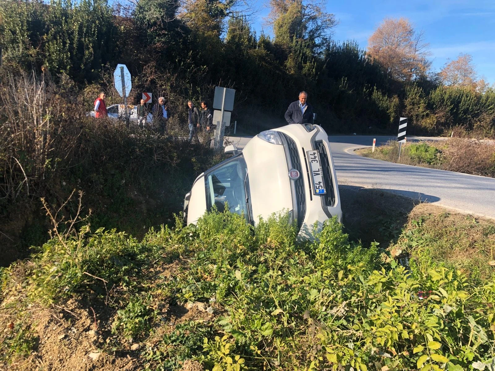 Sakarya'da su kanalına uçan araç