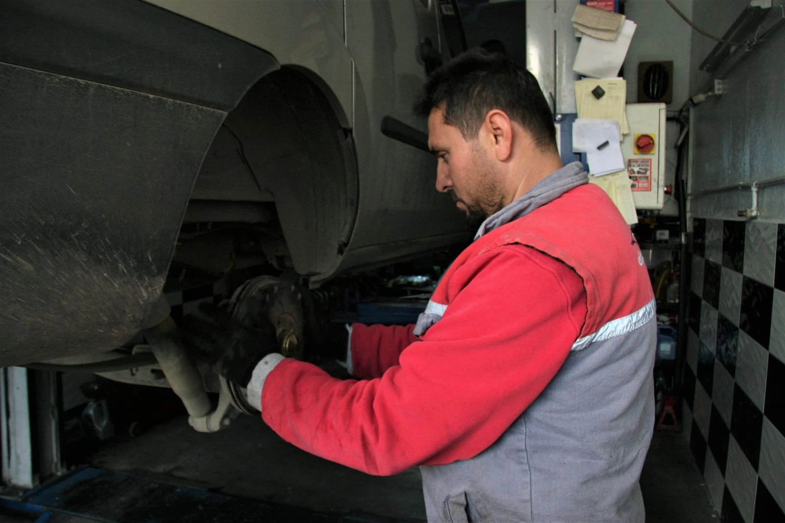 70 liralık masraftan kaçarken otomobilin motorundan olmayın