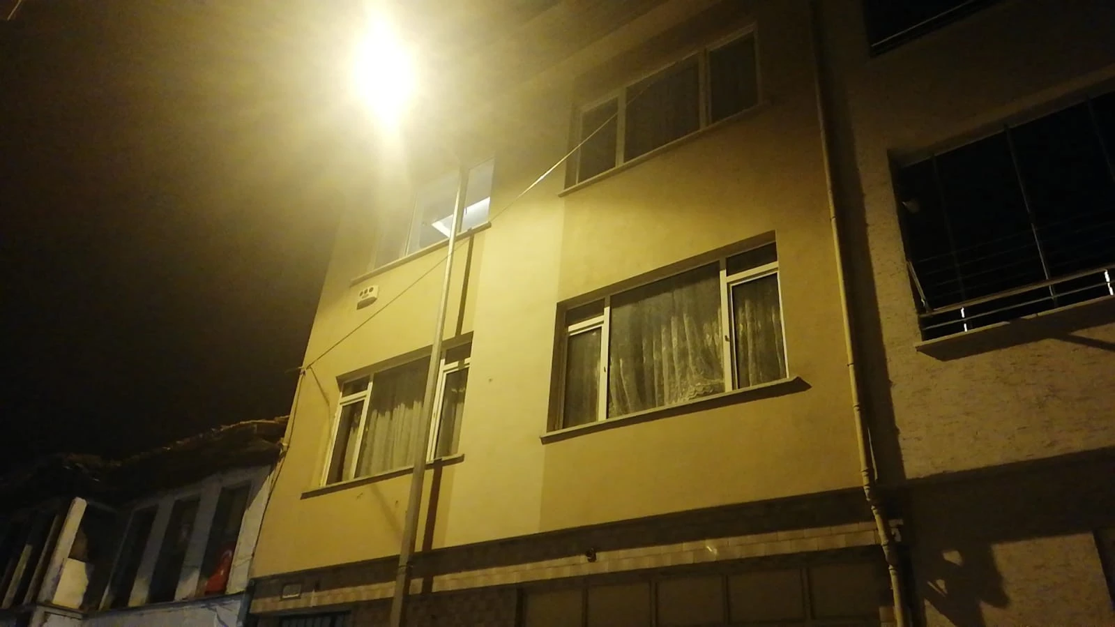 Evi silahla tarayıp kayıplara karıştılar