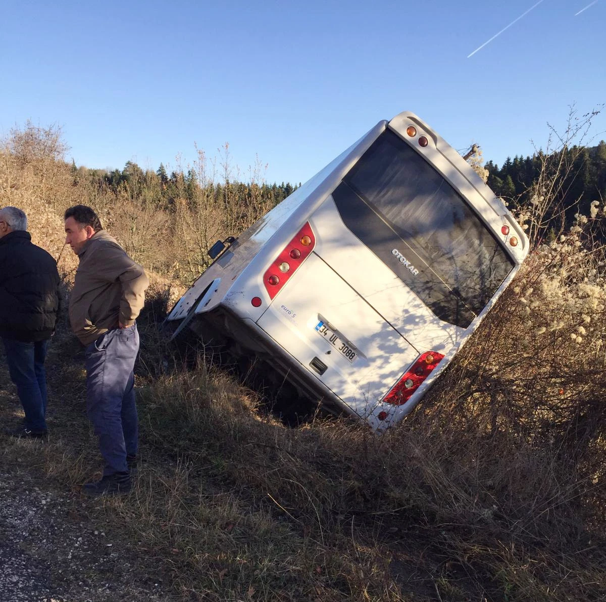 Yolcu şoförün üzerine düştü! Facianın eşiğinden dönüldü
