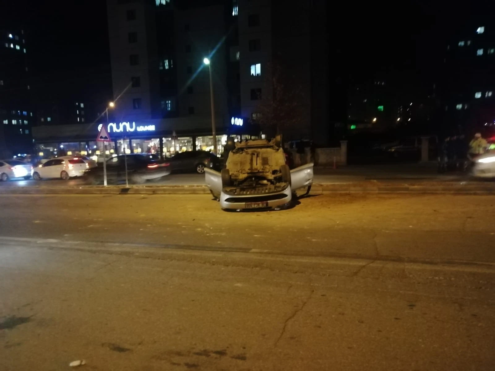 Takla atan otomobilden hafif yaralı kurtuldu