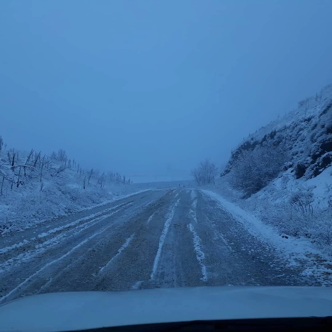 Soğuk hava etkili oldu, yüksek kesimler beyaza büründü