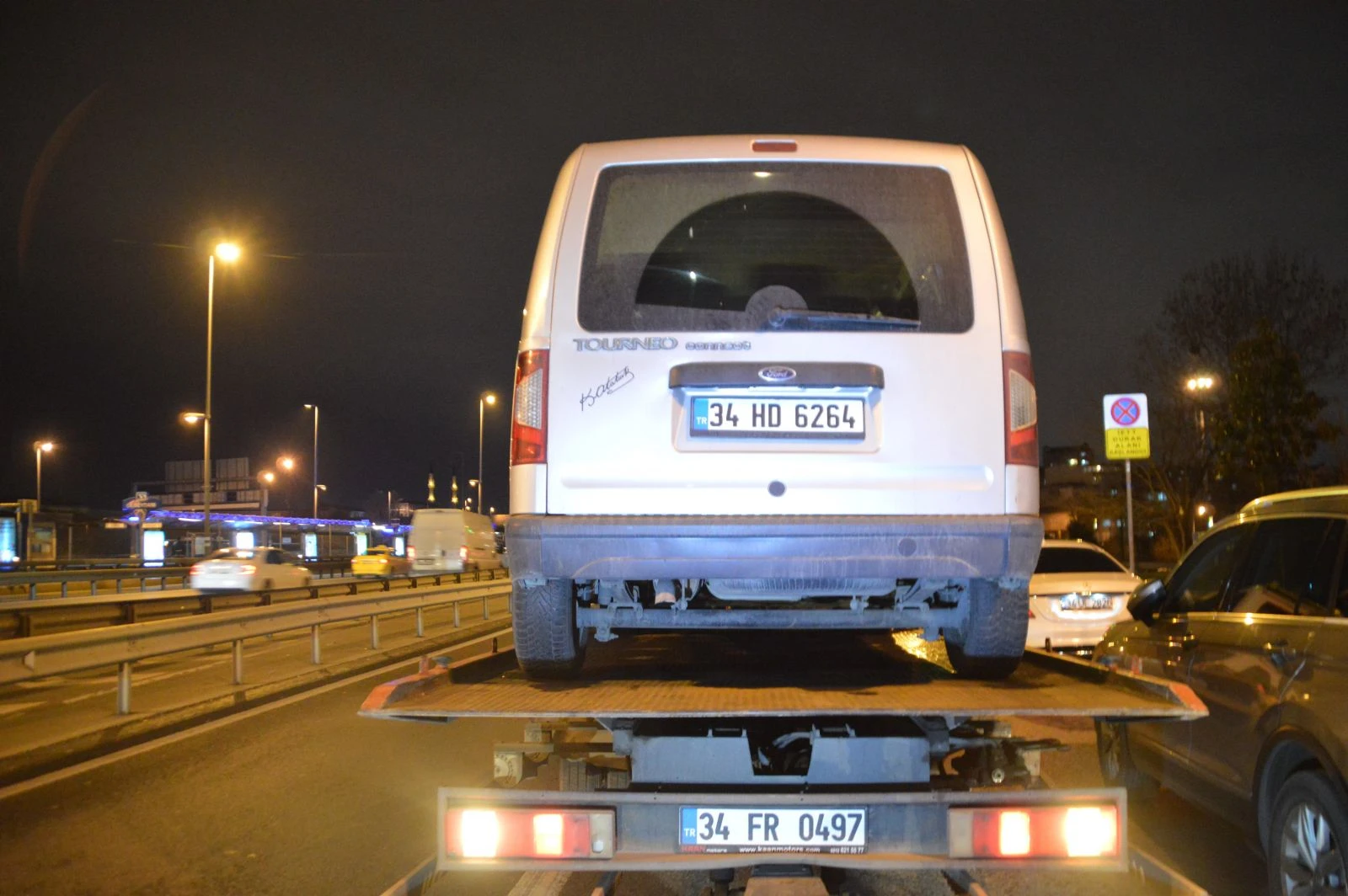 E-5’te dehşet saçtı, polis çağrılınca oğlunu bırakıp kaçtı