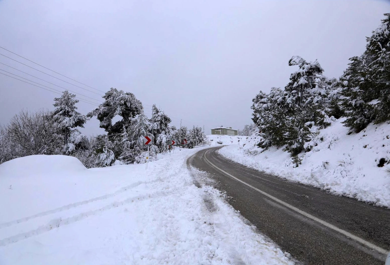 Kaş yayla yollarında karla mücadele