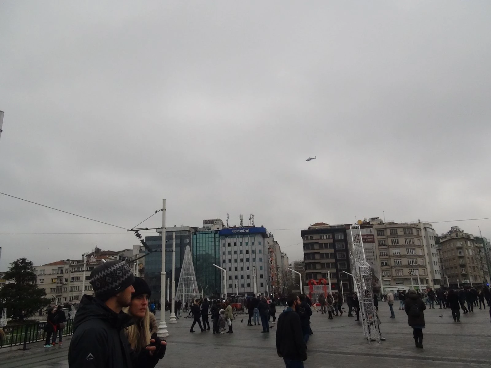 Taksim’de yılbaşı önlemleri başladı, yollar araç trafiğine kapatıldı