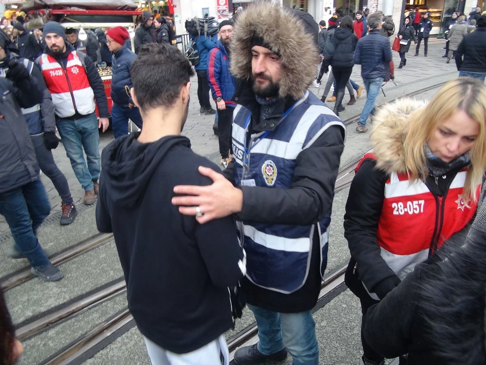 Taksim’de yılbaşı önlemleri başladı, yollar araç trafiğine kapatıldı